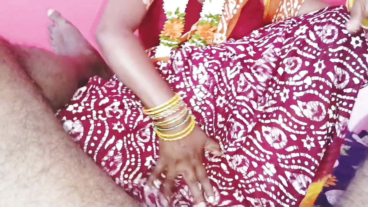 Mama vitregă indiană frumoasă în sari se fute cu fiul vitreg Telugu Vorbe murdare.