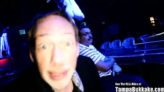 Kleine Titten, Stripperin, Fotze, Creampies, Gangfuck Club Stage Jizz!