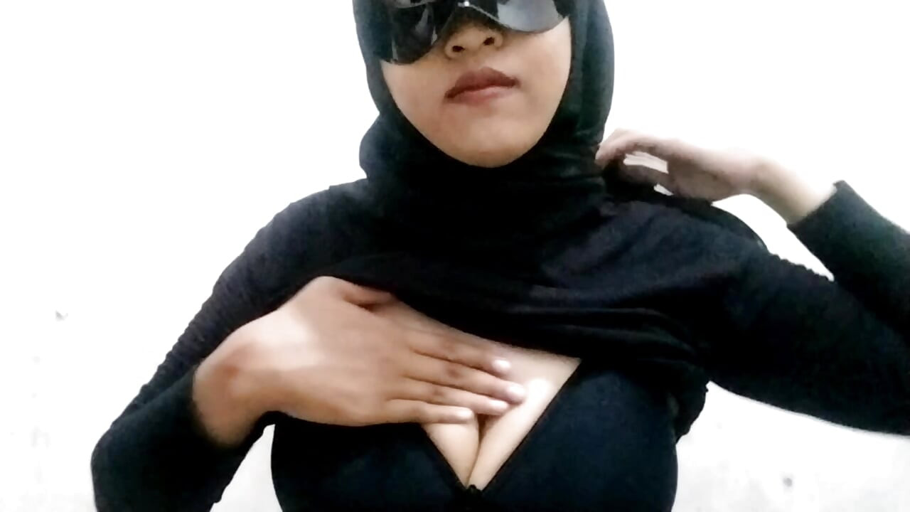 Asian chick shows off her seductive big