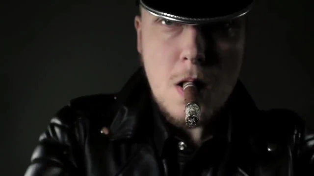 Gloves and Smoker in leather