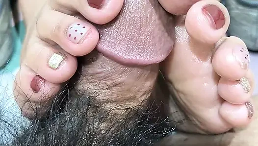 Kaki jenjang Acoletteyy si cewek dollshoes yang lagi sange berat ini dientot habis-habisan sama kontol besar sampai dicrot di dalam