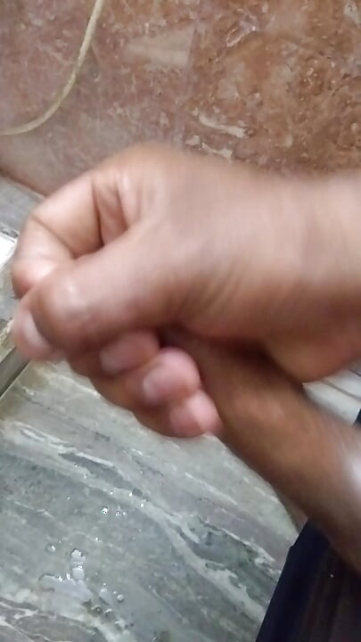 Bhabhi ke naam mein mutthi mardi