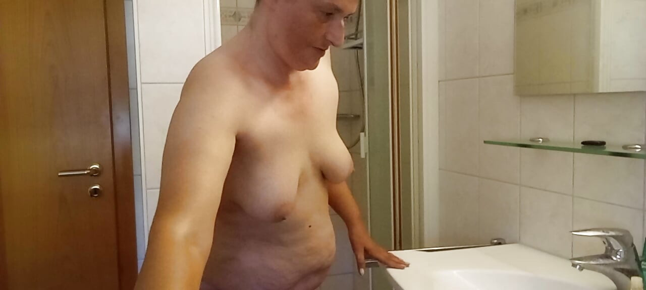 Slippery oiled breasts Eva Pur
