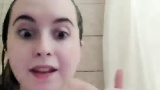 Aku lagi asik mandi bareng muncrat di awal untuk relaksasi