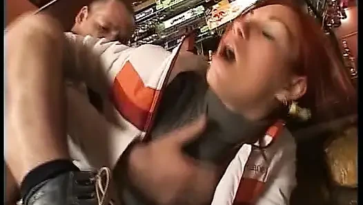 Açık havada sürtükler sikiliyor