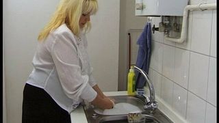 BBW Milf in der Kitchen vernascht