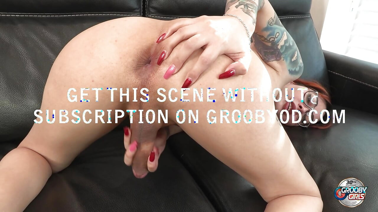 GROOBYGIRLS - Kawaii Jess Gets Naked and Spread Her Legs