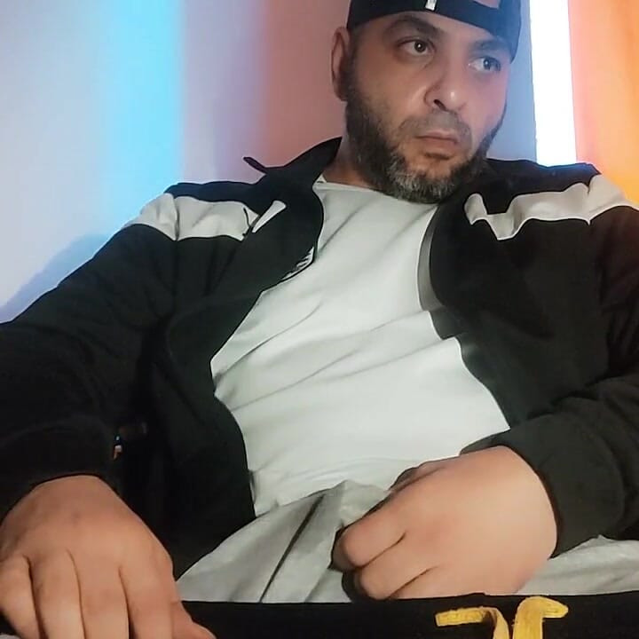 濡れて臭い長いパンツをDj兄弟が1週間以上履いてる