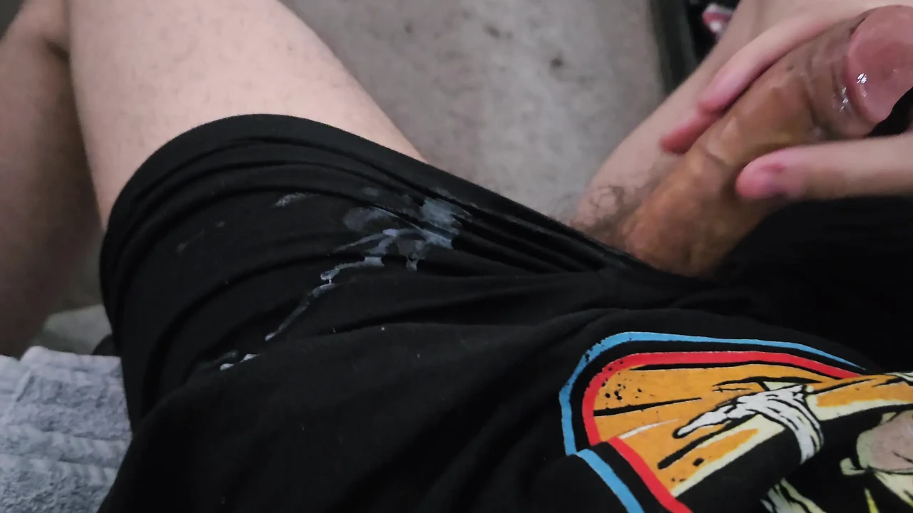 Pissing and Cumming on myself