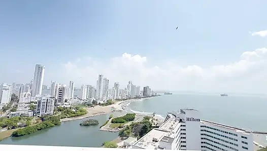 Schwägerin hört uns ficken und schließt sich schließlich an – Sie gibt mir ihre rosa und enge Muschi