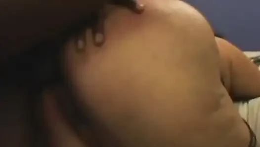 Фигуристую французскую даму отшпилил в анал черный член