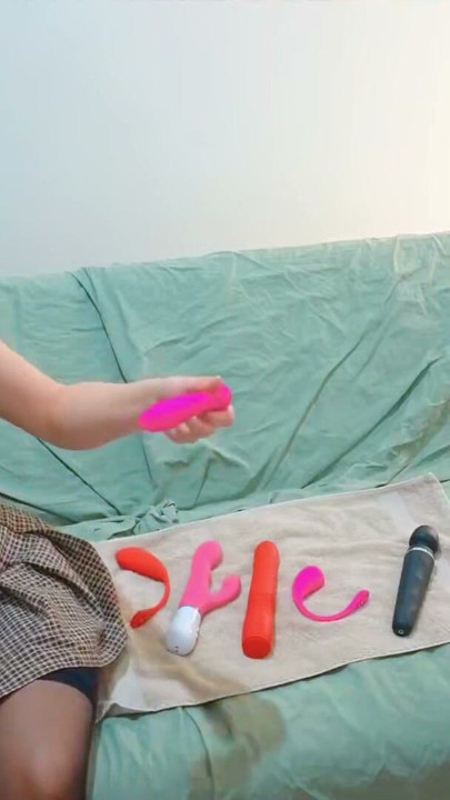 Plongée profonde de 18not20 dans les jouets Lovense – Explosion de geyser asiatique en squirting | Clip 1