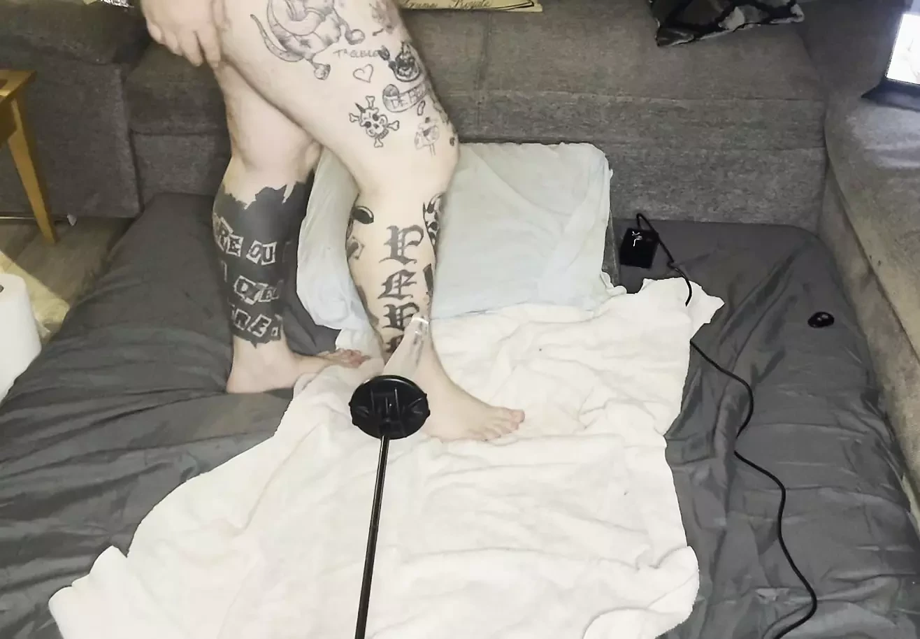 Fuck machine fucks my big ass doggy style
