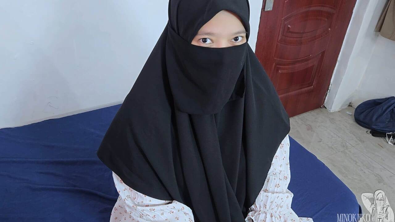 Oficial do governo fode mulher niqab asiática solitária ao fazer pesquisa em casa - seu marido não sabia que ela se tornou prostituta - Minokiiko
