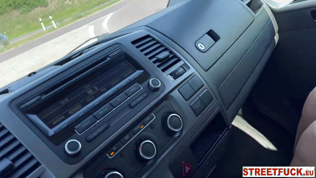 STREETFuck - Kør på fristelsens motorvej for Oxana Chic