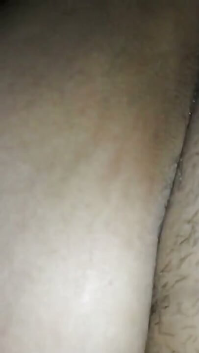 Mi cornudo toma su turno para preñar mi coño después de mi amante