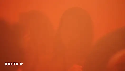 Carollina Cherry tuvalette mastürbasyon yapıyor