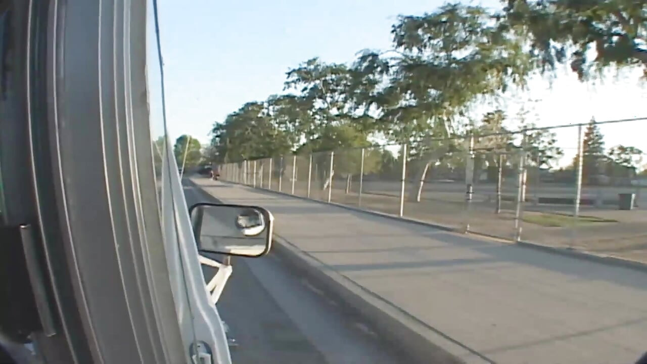 Piękna mokra cipka amatorskiego cipki pulsuje szeroko otwarta dla pompowania go grubym słupem