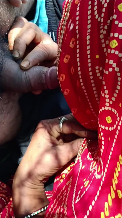 Apne sage chhote devar ke sath bhabhi farm main Apne chhote devar ka land chus kar apni gand marva rahe Apne sabhi chhote devar se | Clip 2