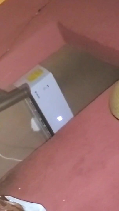 Pelacur istriku nyepong kontol temanku | Klip 2