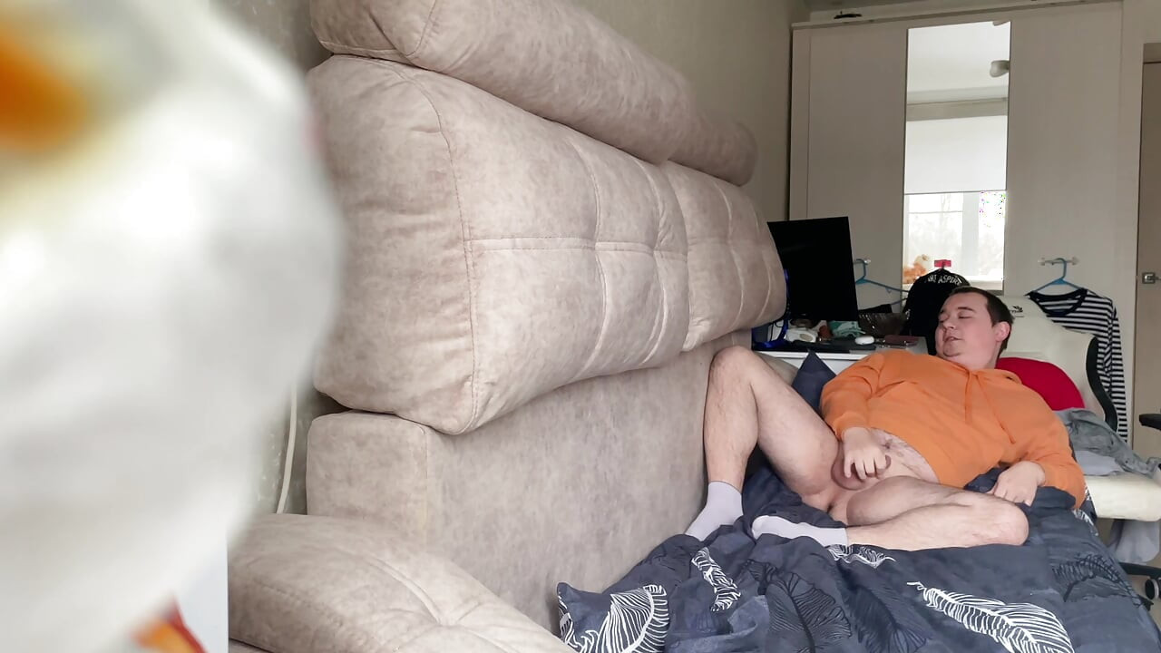 Young guy Limara19981 masturbates and enjoys orgasm