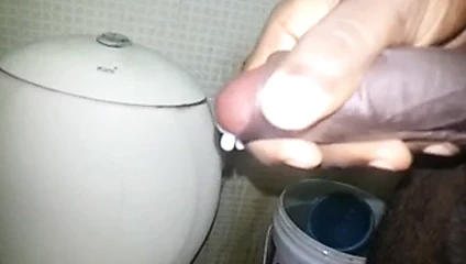 Sünnet derisi ile cumming ağır çekimde geri çekildi