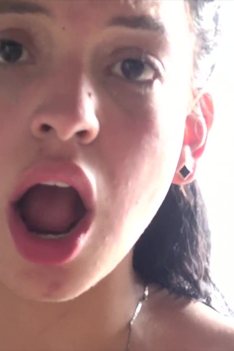 Wytatuowana stadnina funtów brunetka loszka w Steamy Casting Fuck