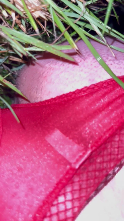 Tバックの濡れたパンティで放尿