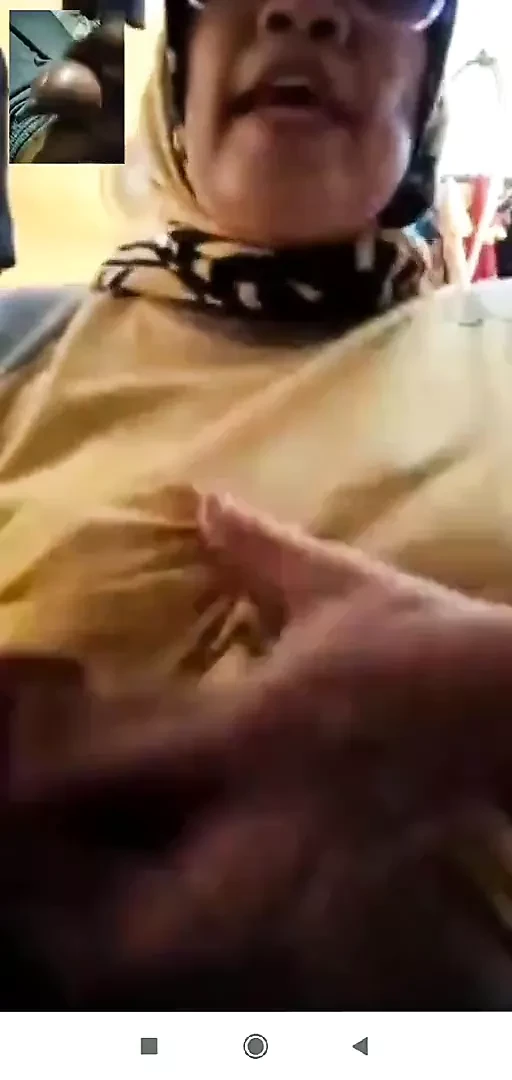 Mak Haji Sofiatun Pamer BH Baru ke Anak Mantu