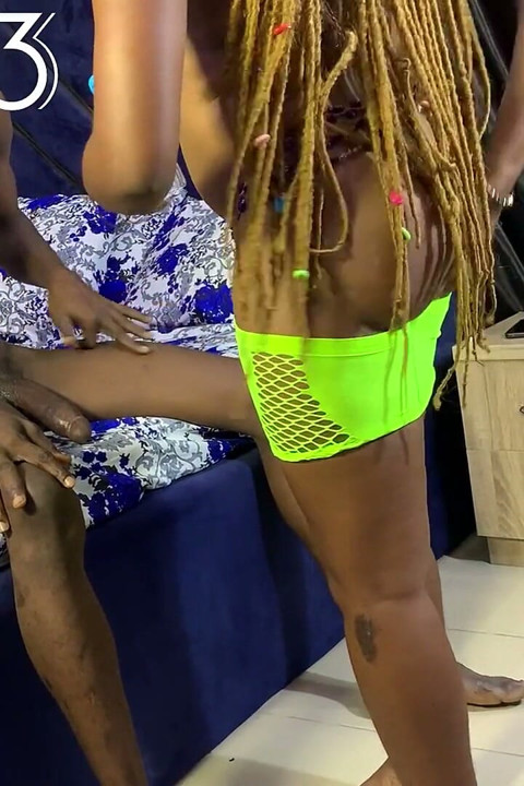 פאטו חופרת כוס עסיסי ומטפטף