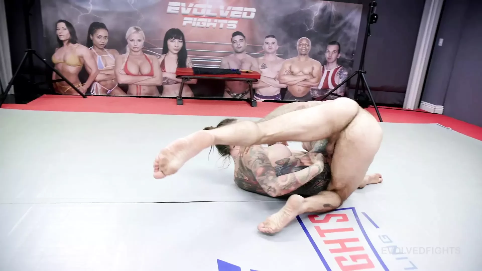 Rocky Emerson vs Austin Phoenix - Σεξουαλική πάλη ζευγαριού πραγματικής ζωής