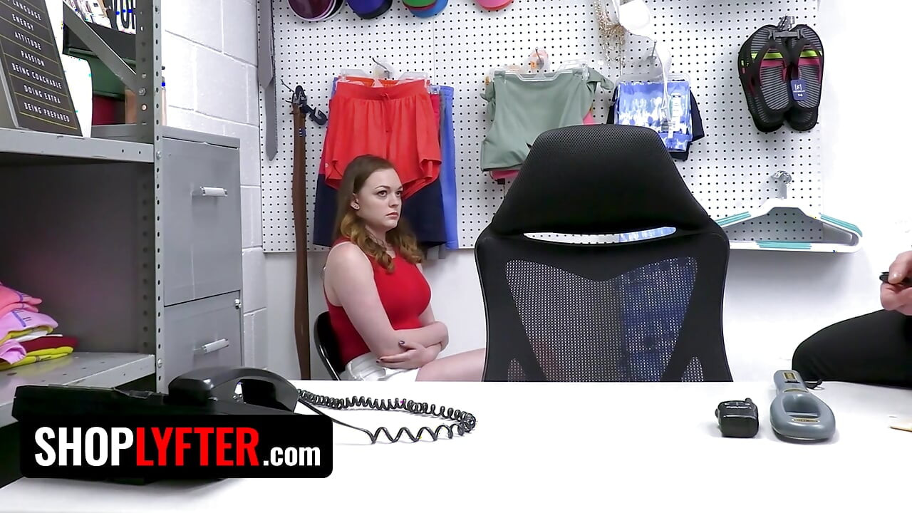 Samantha Reigns Caught Shoplifting And Needs A Cavity Search