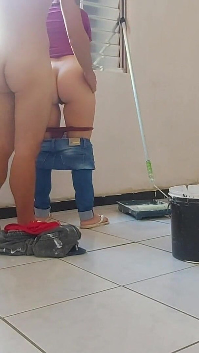Snažan trenutak iz "Nisam mogao izdržati i jebao sam se s slikarevim velikim kurcem, pohlepni gad ostavio mi je pičku svu svršenu"