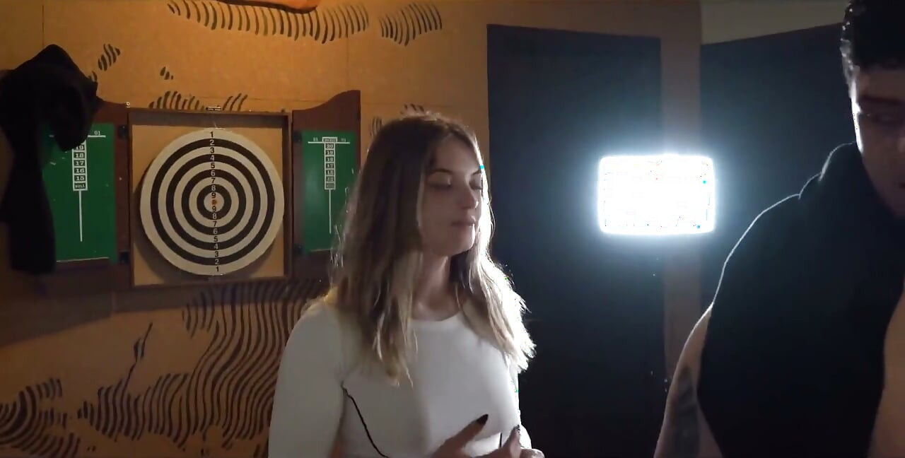 Strip-Pong Stream με Αργεντίνες πορνοστάρ γίνεται καυτό! Knock Knock Club