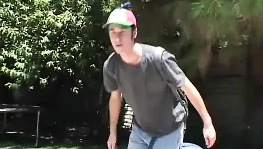 Memek pirang tetek besar ngentot dalam posisi dogging... Crot di mulut