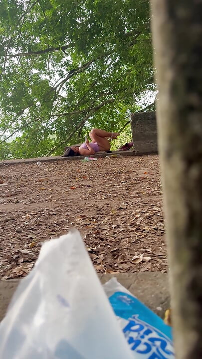 Hàng xóm của tôi bị bắt gặp đang thủ dâm