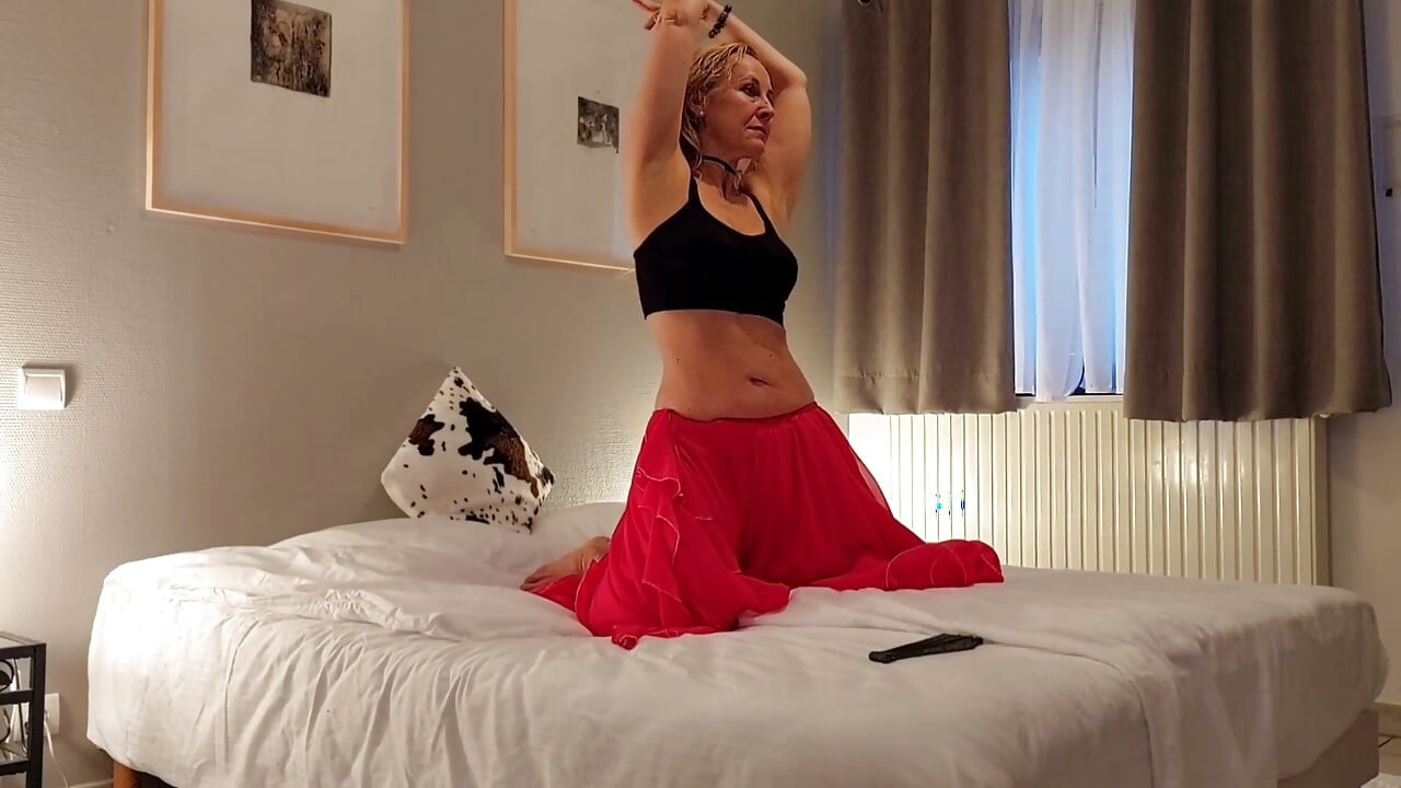 Selena's Belly Dance, Posing and Sex