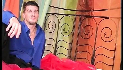 Pelacur pirang Jerman mendapat dped di threesome panas