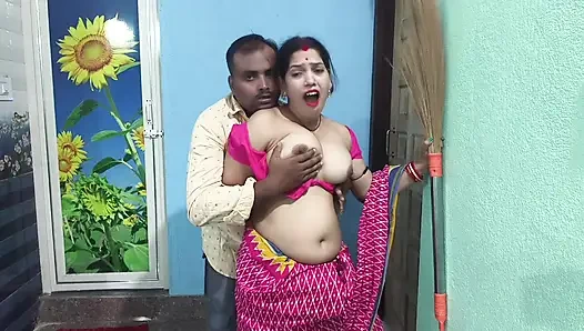 Köylü desi evli kadın hintli kadınla sert seks yapıyor. Kocası evde değilken