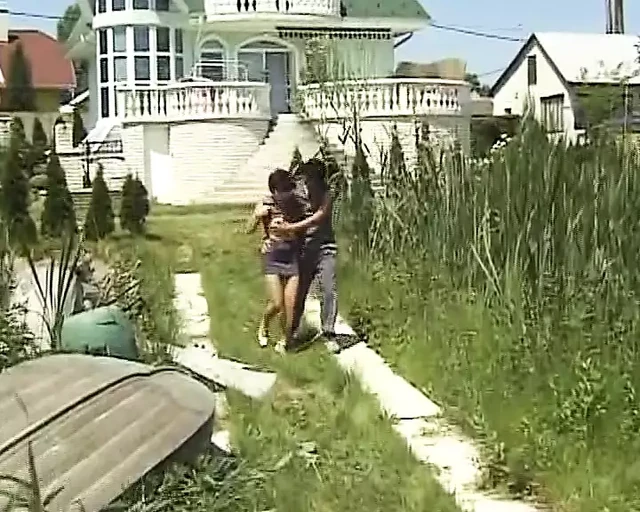 Зрелую немецкую сучку трахнули на частном озере