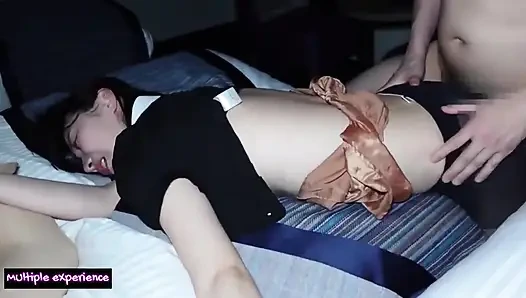 Clean und Idol-Style Duo Shine at Their Peak, eine markante visuelle Aufnahme der unerbittlichen Chemie