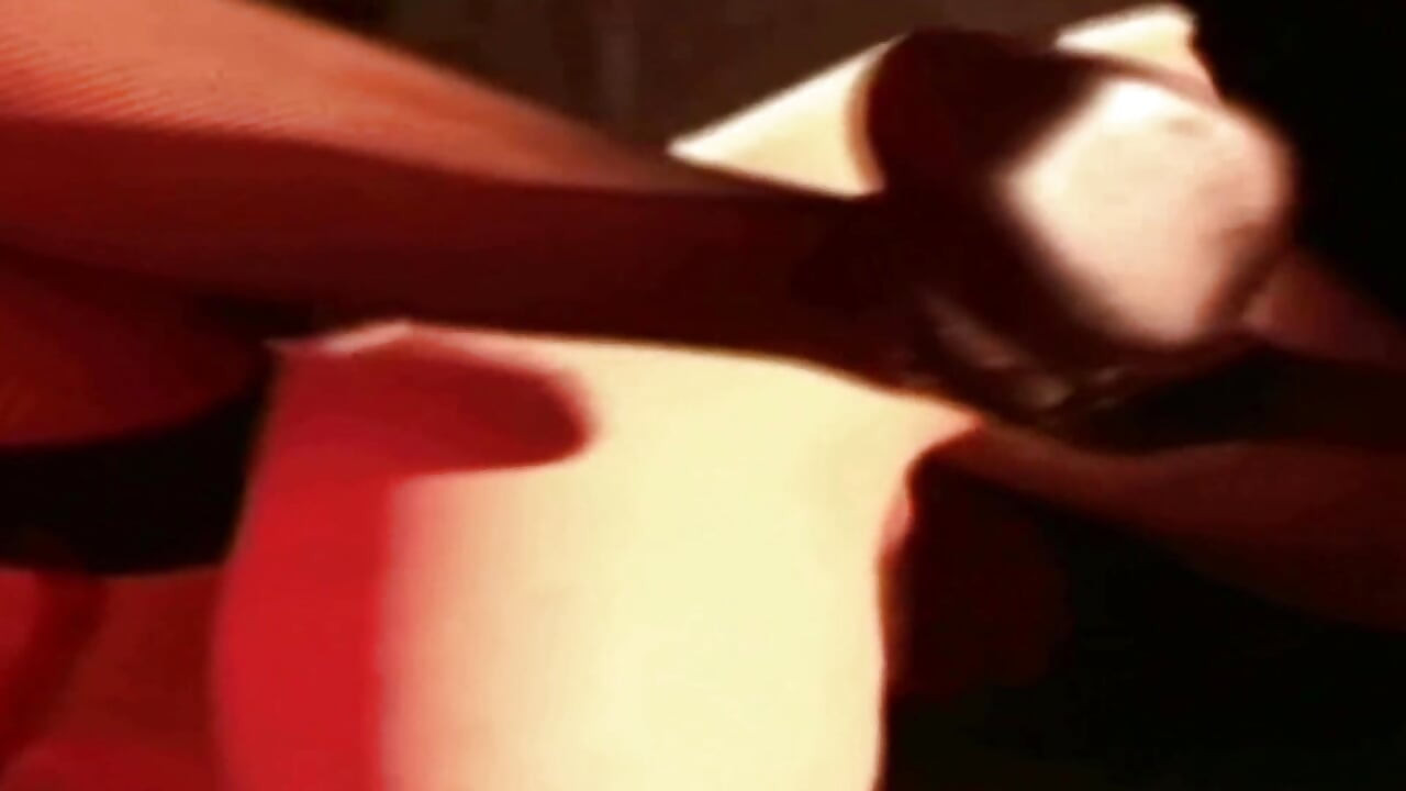 O mamă sexy franceză blondă cu țâțe mari este distrusă în sex în grup