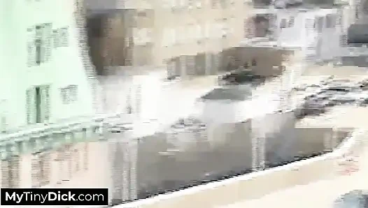 Röntgenci genç kız soyunuyor ve kendine vibratör kullanıyor
