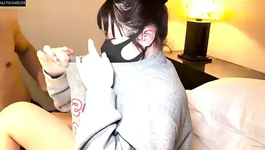 Taze ve Masum Bir Çekiciliğe Sahip Açık Tenli Bir Güzellik