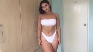 Laura o. przymierzanie bikini pawg - edycja fap