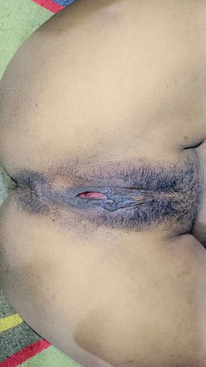 Putting finger in girl&#039;s pussy, took out water