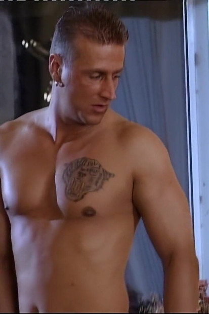 Cewek seksi rambut pirang ini dientot habis-habisan kayak pelacur jalang