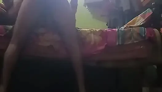 Hintli soniya yenge sikişiyor