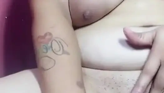 Mastürbasyon yapıyorum ve lezzetli boşalıyor