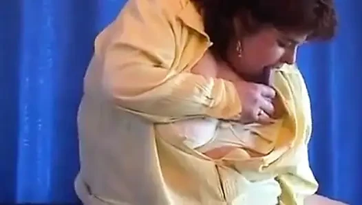 Mature BBW enjoys dildo masturbation